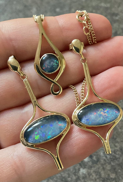 9ct Malcolm Grey ORTAK Opal 16” necklace & earrings in yellow gold original box