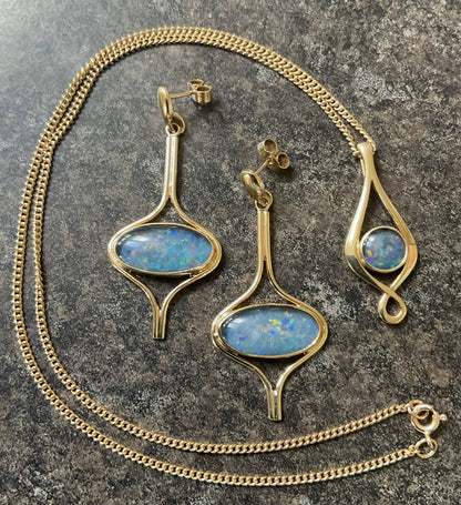 9ct Malcolm Grey ORTAK Opal 16” necklace & earrings in yellow gold original box