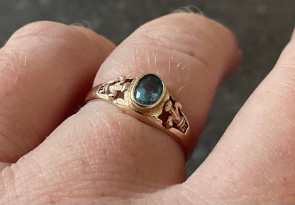 Vintage 9ct Blue Topaz Prince of Wales 3 Feathers ring O1/2 yellow & rose gold