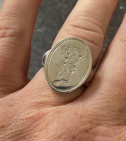 Mens 925 Chinese Dragon Large Oval ring size P Sheffield hallmark 10.72g Unisex Sterling silver