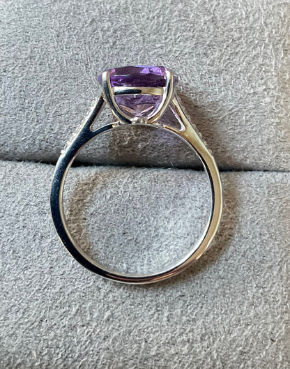 925 Amethyst round cut 1cm solitaire ring with clear gem set shoulders size P1/2