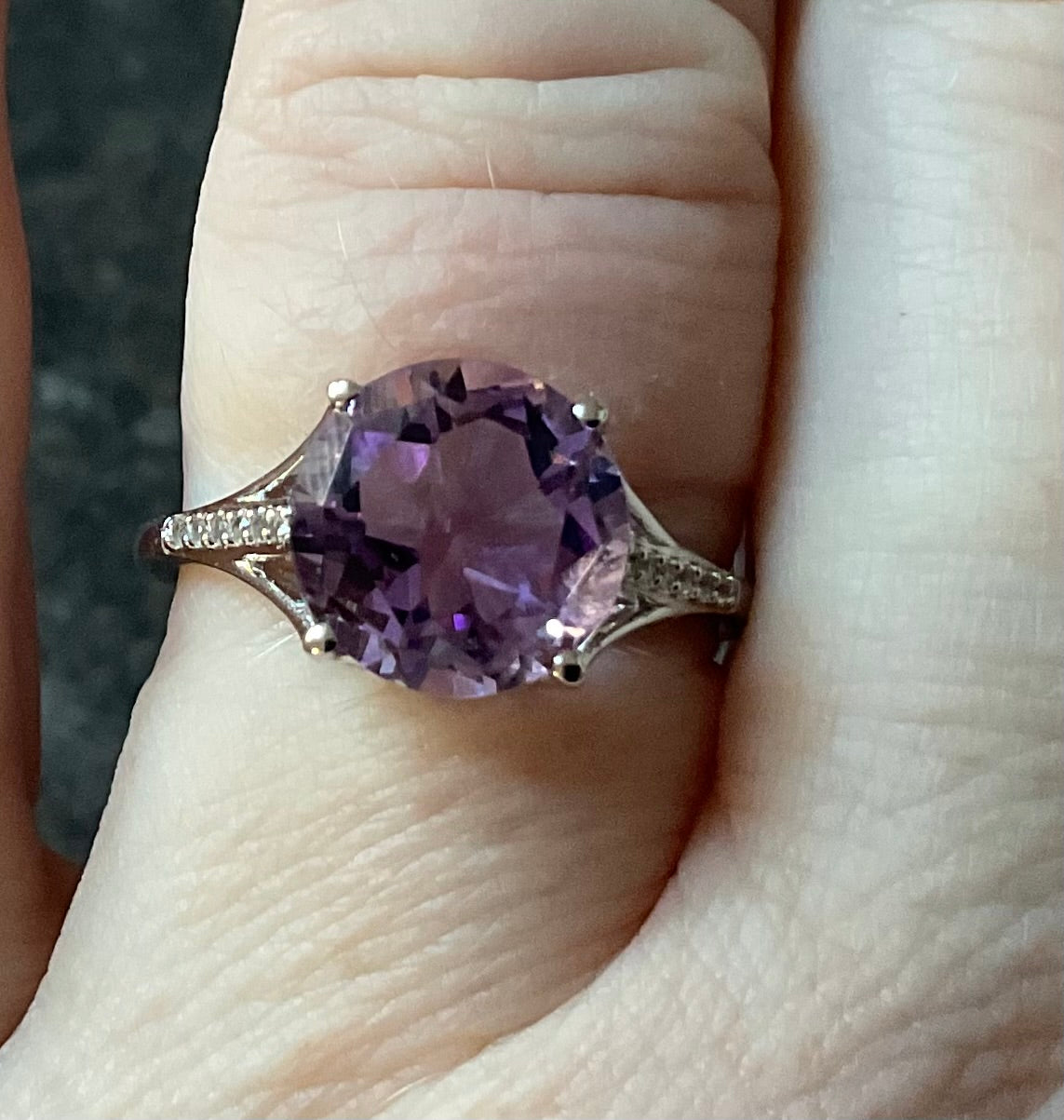 925 Amethyst round cut 1cm solitaire ring with clear gem set shoulders size P1/2