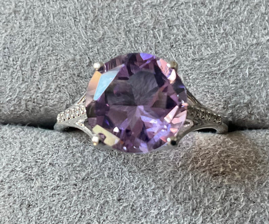 925 Amethyst round cut 1cm solitaire ring with clear gem set shoulders size P1/2