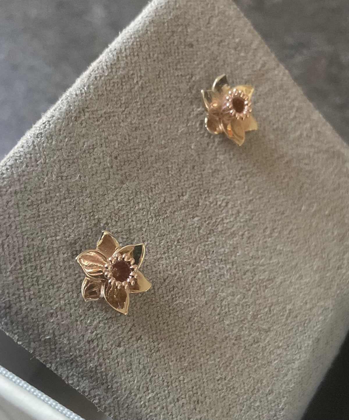 Clogau 9ct Welsh Daffodil stud earrings in yellow and rose gold 1cm RRP £250