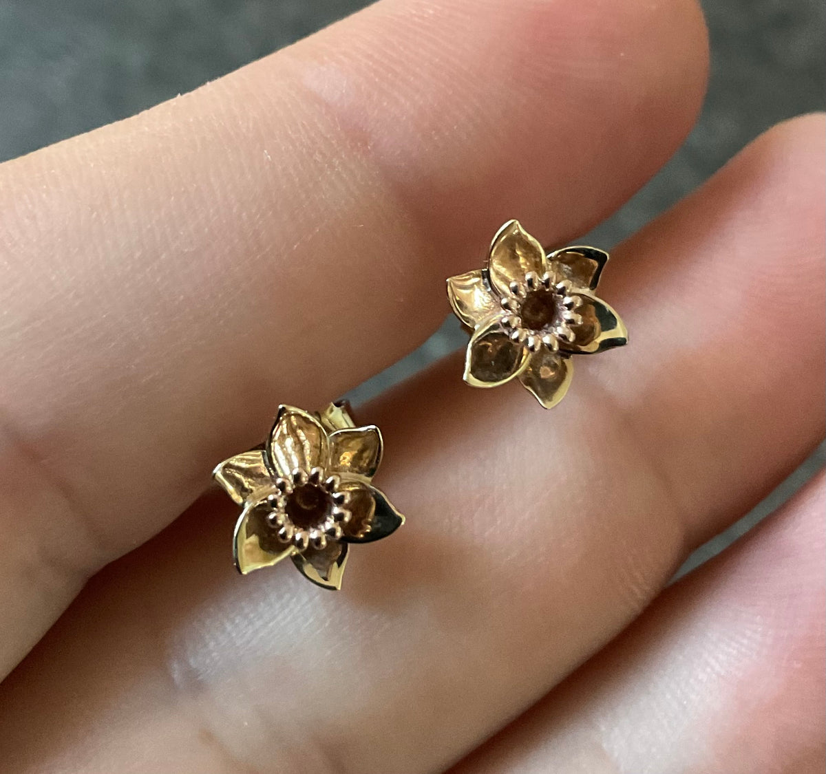 Clogau 9ct Welsh Daffodil stud earrings in yellow and rose gold 1cm RRP £250
