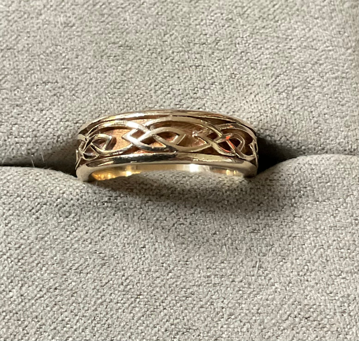 Vintage Clogau 9ct Annwyl 5mm band ring size J in yellow gold 4.53g