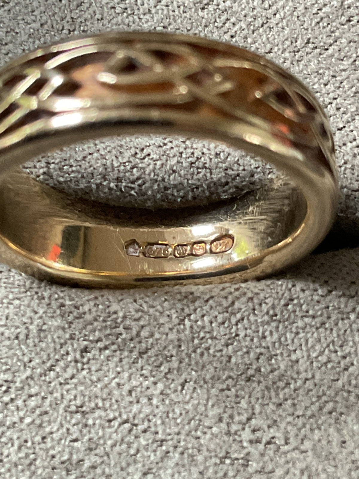 Vintage Clogau 9ct Annwyl 5mm band ring size J in yellow gold 4.53g