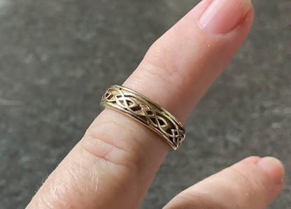 Vintage Clogau 9ct Annwyl 5mm band ring size J in yellow gold 4.53g