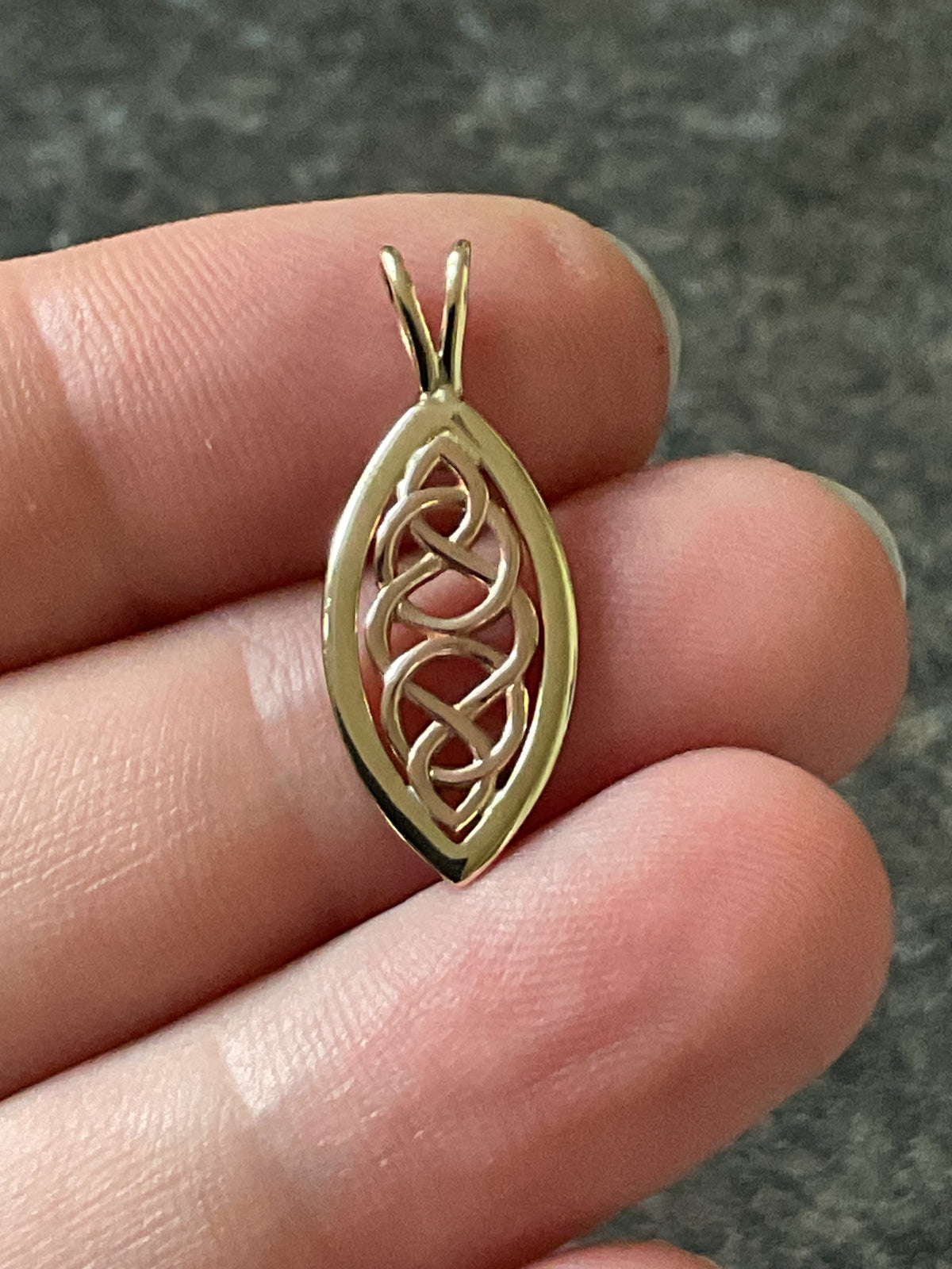 Clogau 9ct Queen Eleanor elliptical pendant in yellow and rose gold