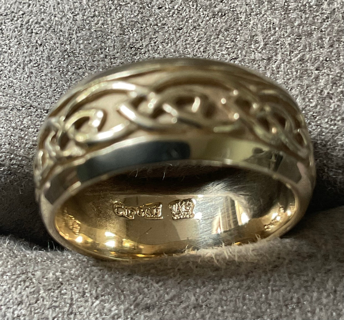 Unisex Clogau 9ct Annwyl Celtic 8mm wide band ring size M1/2 yellow gold