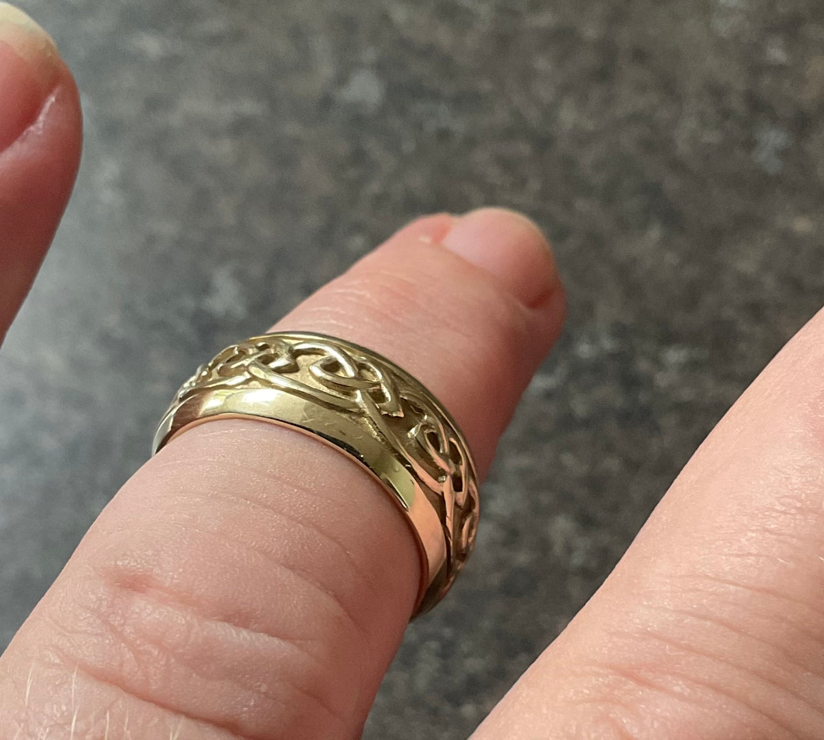 Unisex Clogau 9ct Annwyl Celtic 8mm wide band ring size M1/2 yellow gold