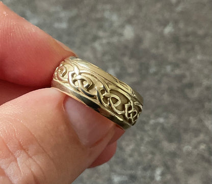 Unisex Clogau 9ct Annwyl Celtic 8mm wide band ring size M1/2 yellow gold