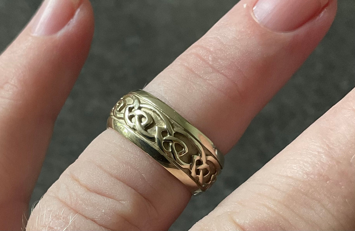 Unisex Clogau 9ct Annwyl Celtic 8mm wide band ring size M1/2 yellow gold