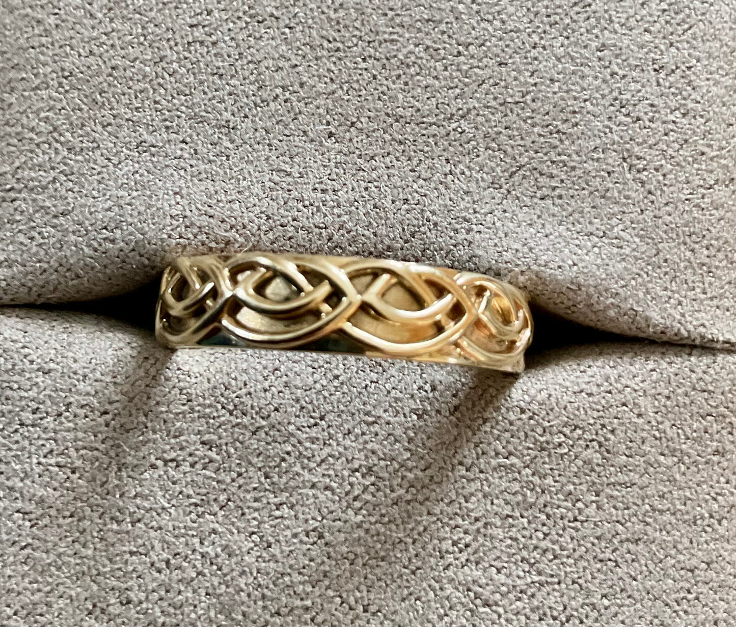 Rare unisex Clogau 9ct Annwyl 5mm wedding band ring size P yellow gold band with rose gold inner insignia