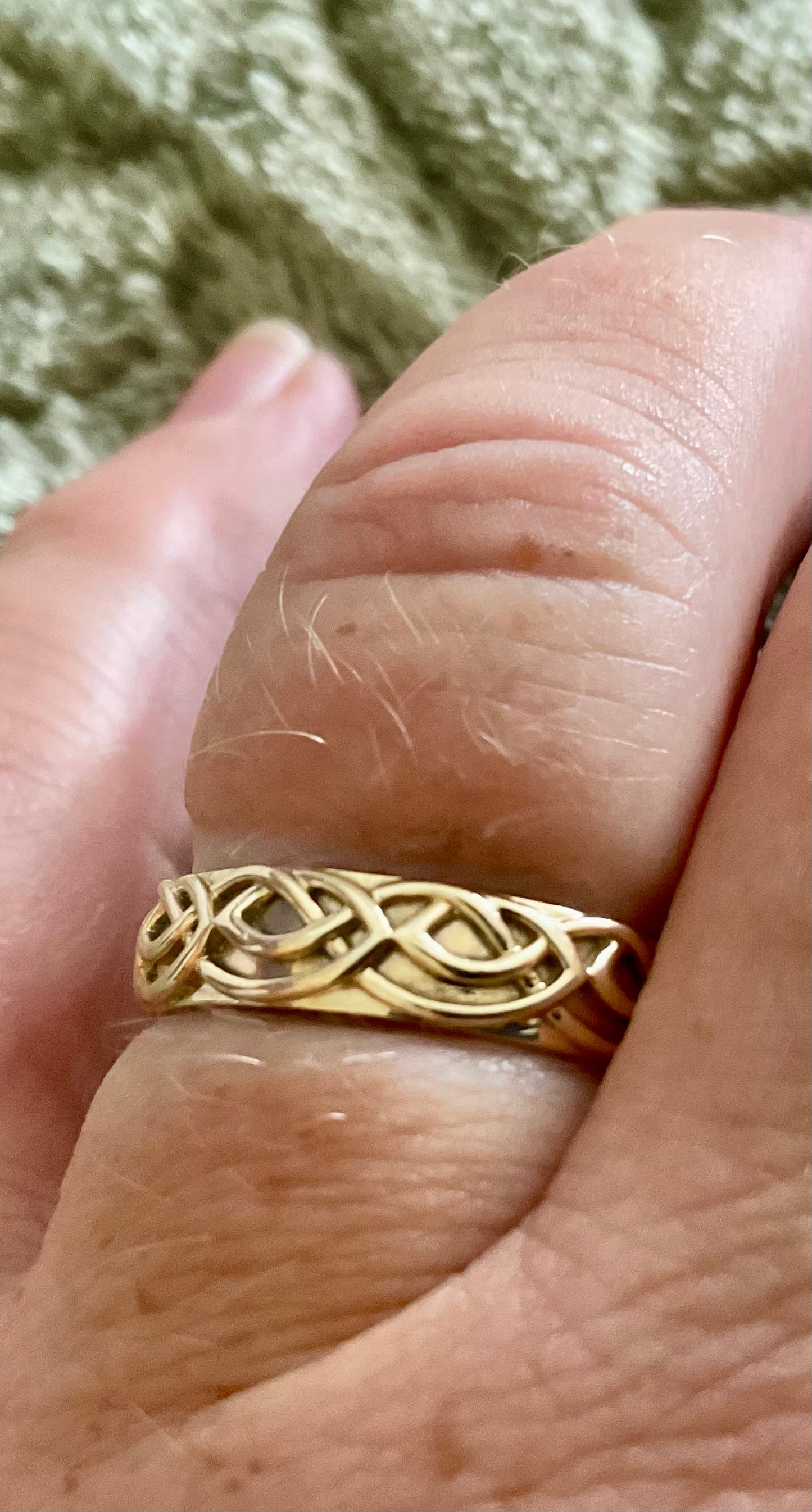 Rare unisex Clogau 9ct Annwyl 5mm wedding band ring size P yellow gold band with rose gold inner insignia