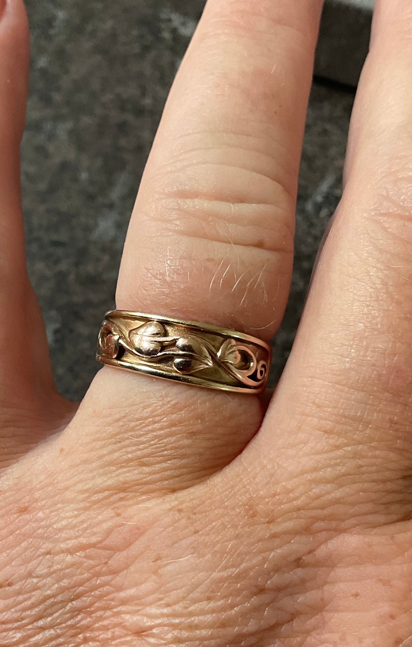 Vintage Clogau 9ct Tree of Life inlay 7mm band ring size O1/2 4.96g