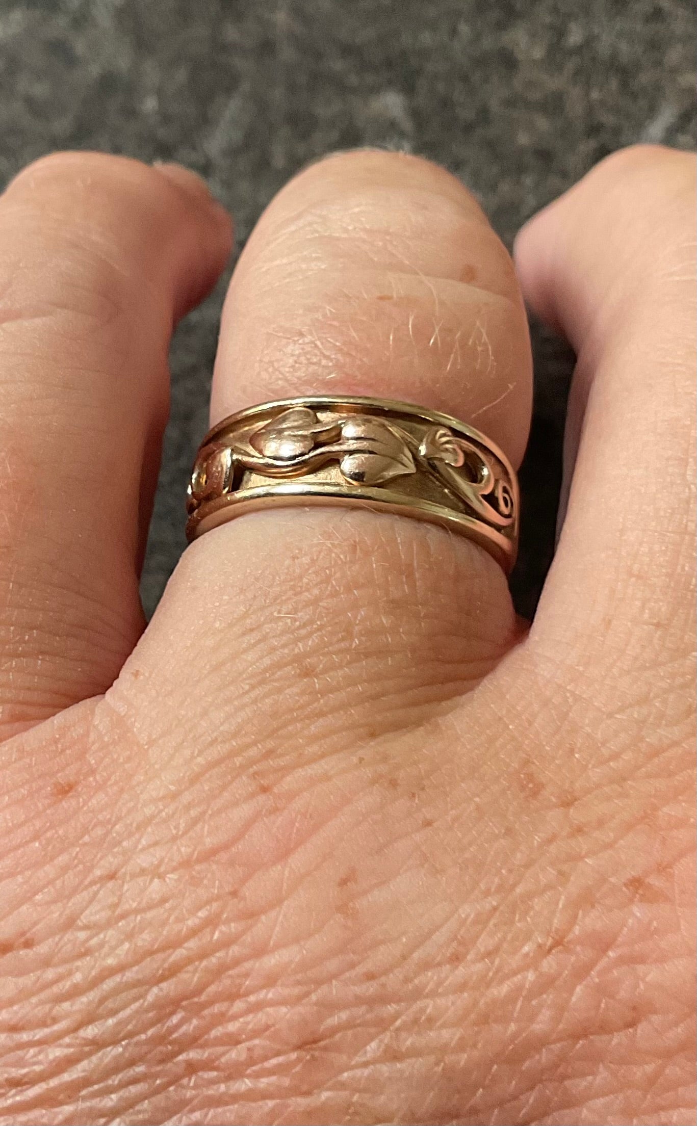 Vintage Clogau 9ct Tree of Life inlay 7mm band ring size O1/2 4.96g