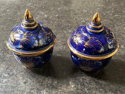 Pair of Vintage Thai Benjarong hand painted lidded pots in blue and white with gold flowers and accents 7x9cm