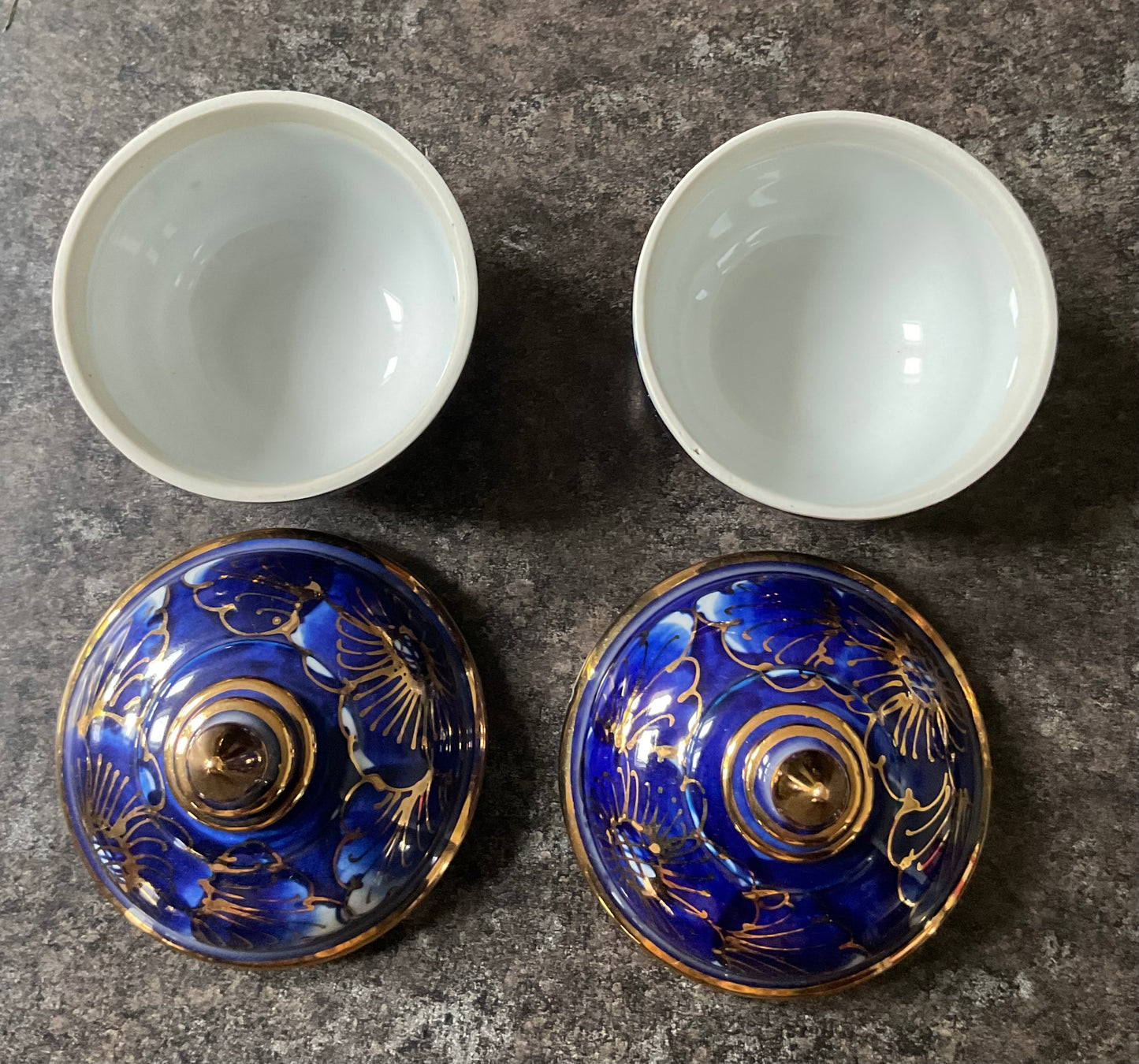 Pair of Vintage Thai Benjarong hand painted lidded pots in blue and white with gold flowers and accents 7x9cm