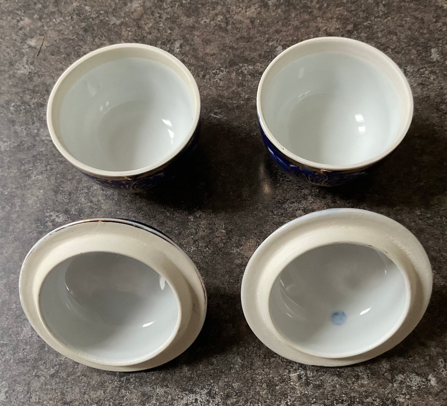 Pair of Vintage Thai Benjarong hand painted lidded pots in blue and white with gold flowers and accents 7x9cm
