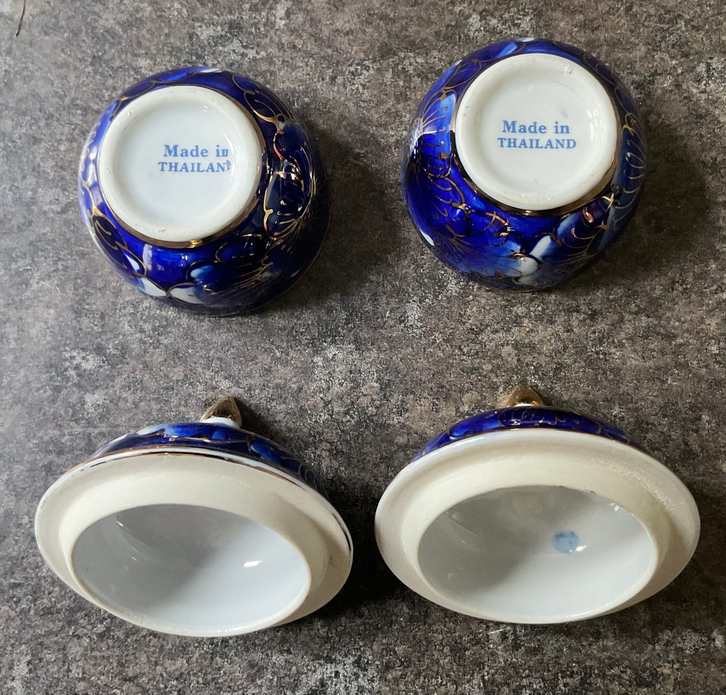 Pair of Vintage Thai Benjarong hand painted lidded pots in blue and white with gold flowers and accents 7x9cm