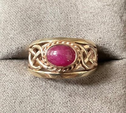 Vintage Clogau Ruby Cabochon St. David’s Celtic band ring size K1/2 yellow and rose gold 1996
