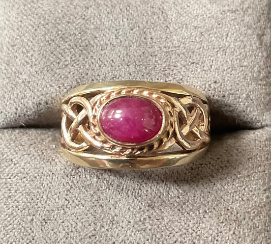Vintage Clogau Ruby Cabochon St. David’s Celtic band ring size K1/2 yellow and rose gold 1996