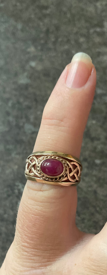 Vintage Clogau Ruby Cabochon St. David’s Celtic band ring size K1/2 yellow and rose gold 1996