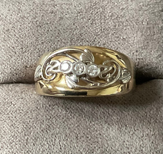 Very RARE Vintage Clogau 18ct Diamond 2000 Millennium Edition Collectors ring size O1/2 in yellow and white gold with original box