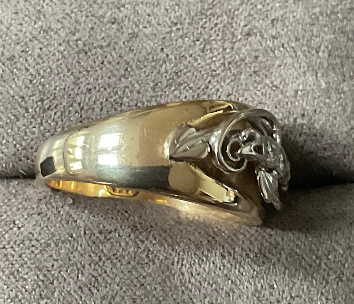 Very RARE Vintage Clogau 18ct Diamond 2000 Millennium Edition Collectors ring size O1/2 in yellow and white gold with original box