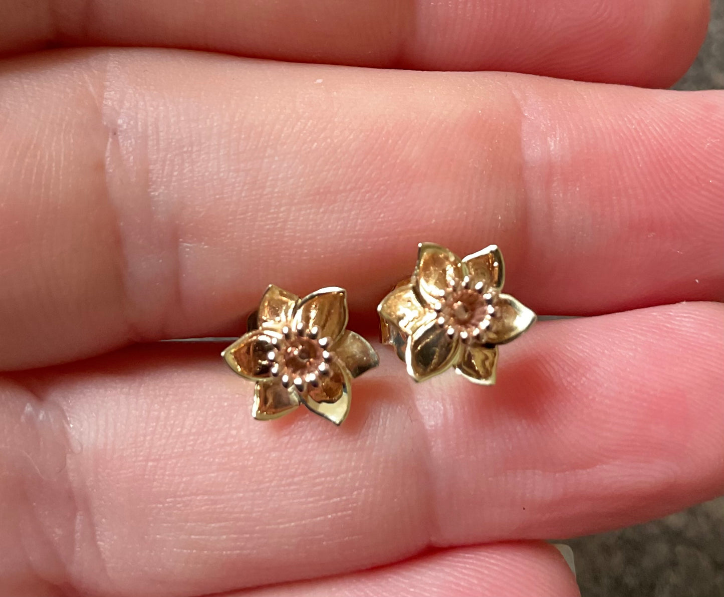 Clogau 9ct Welsh Daffodil stud earrings in yellow and rose gold 1cm RRP £250
