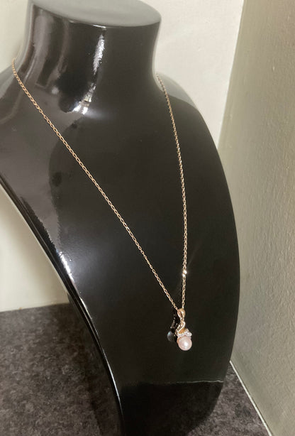 9ct Pearl and Diamond pendant necklace on 18" fine chain