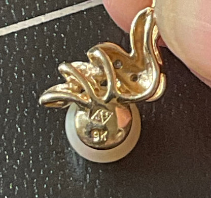 9ct Pearl and Diamond pendant necklace on 18" fine chain