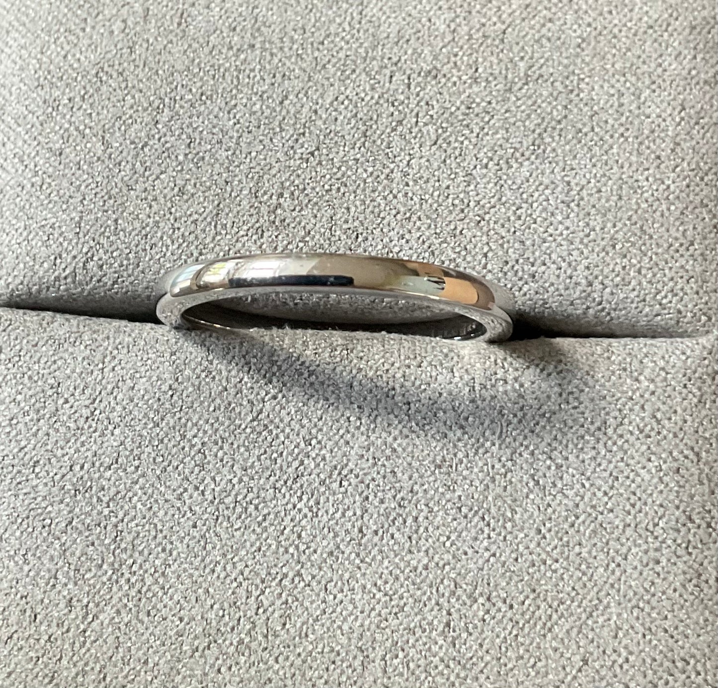 Clogau 9ct white gold 2mm Court Shaped Wedding band ring size P