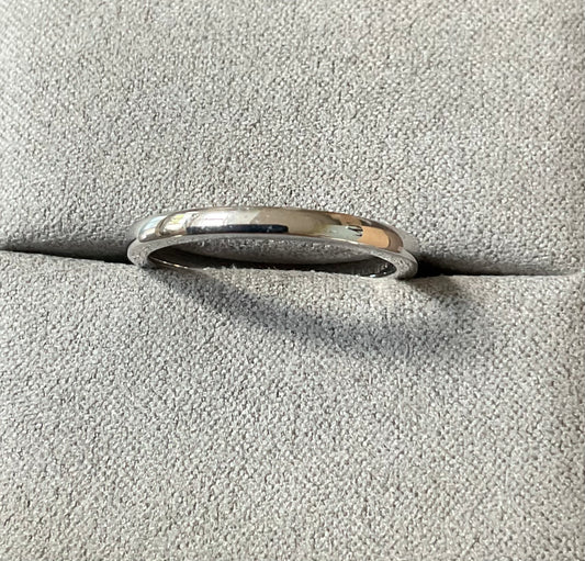 Clogau 9ct white gold 2mm Court Shaped Wedding band ring size P