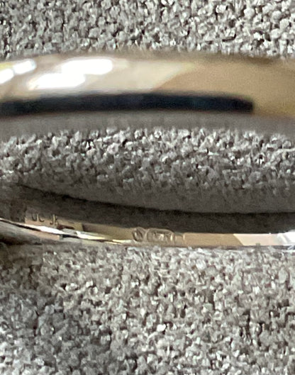 Clogau 9ct white gold 2mm Court Shaped Wedding band ring size P