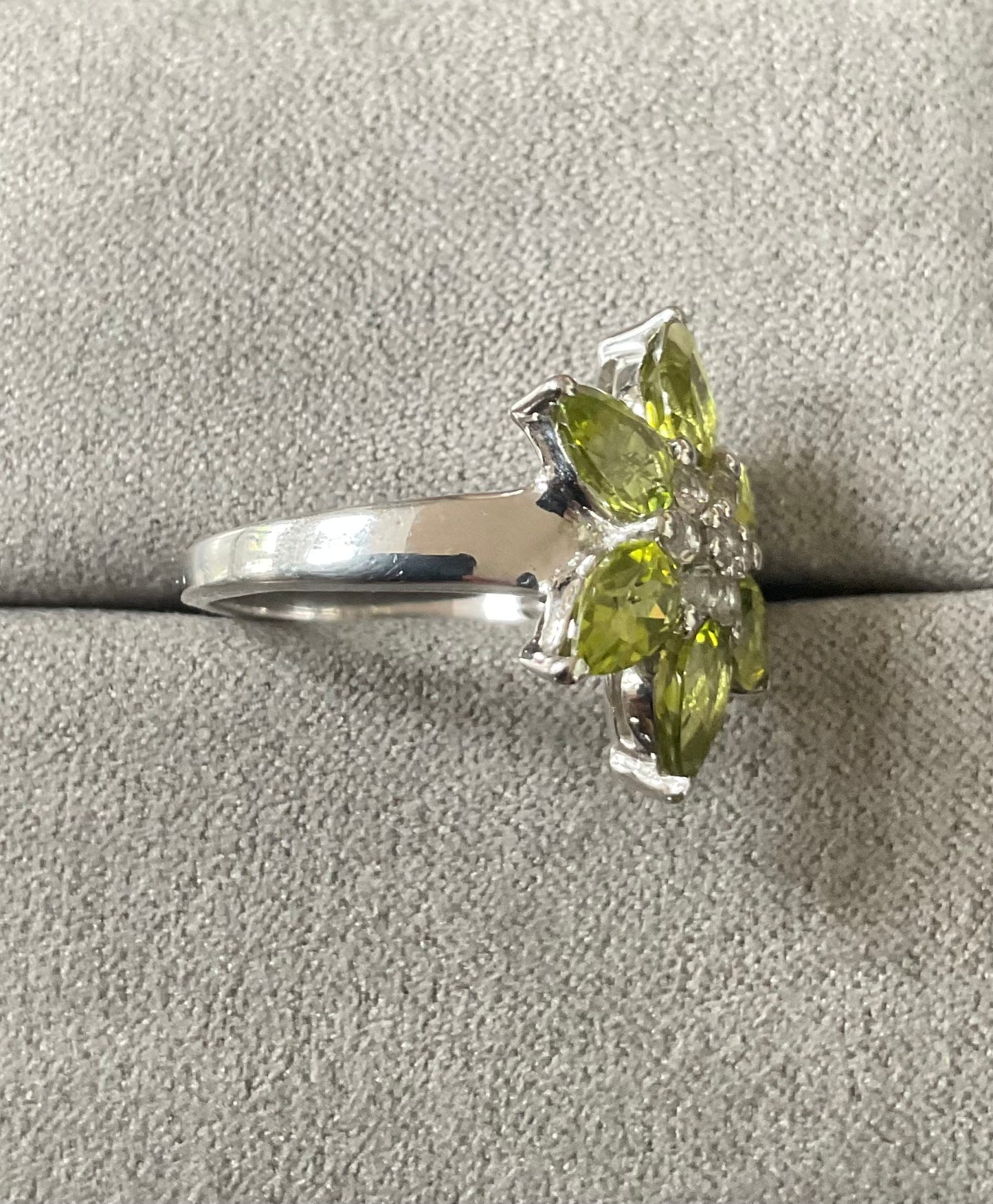 925 Peridot and Zircon Flower sterling silver ring size L TGGC