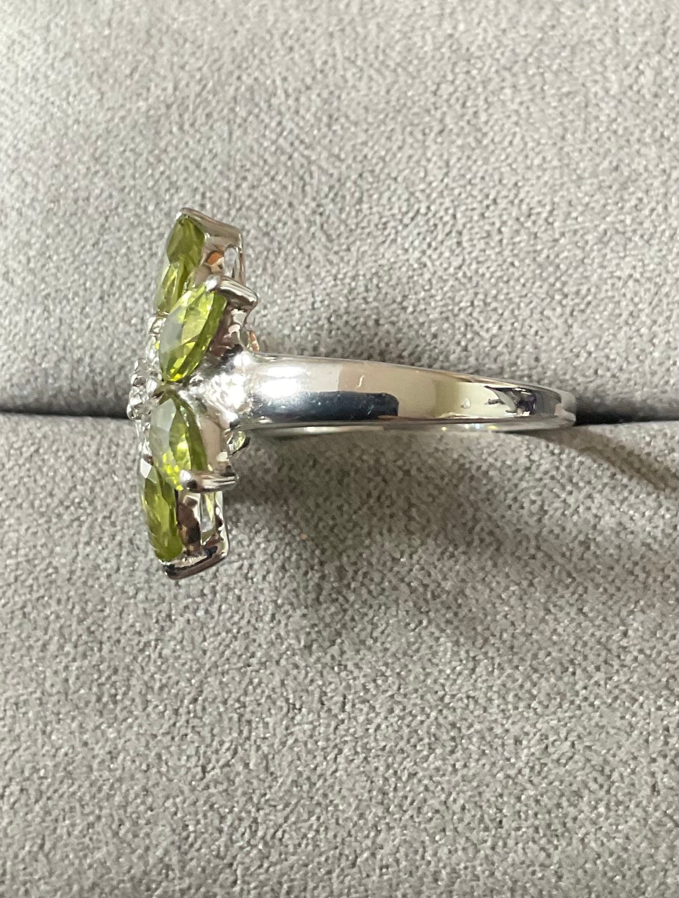 925 Peridot and Zircon Flower sterling silver ring size L TGGC