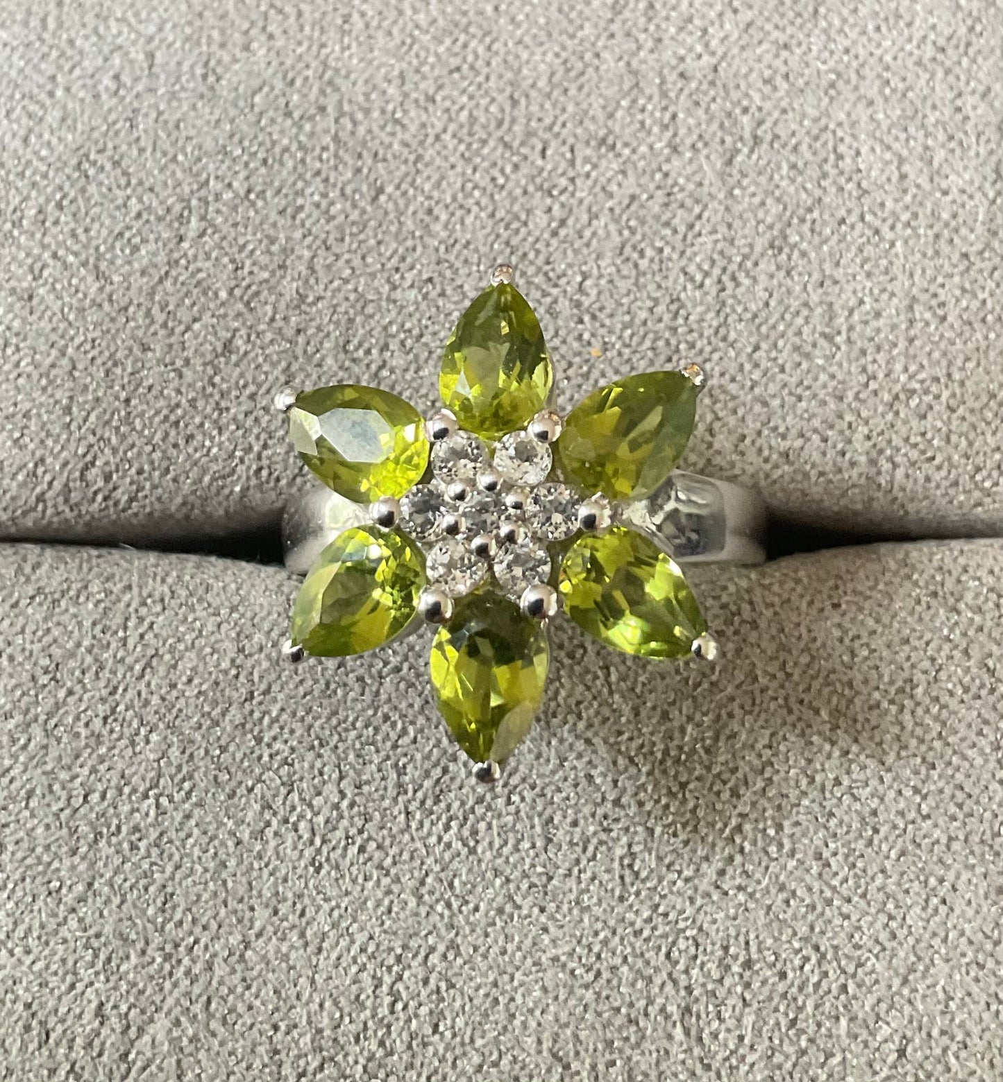 925 Peridot and Zircon Flower sterling silver ring size L TGGC