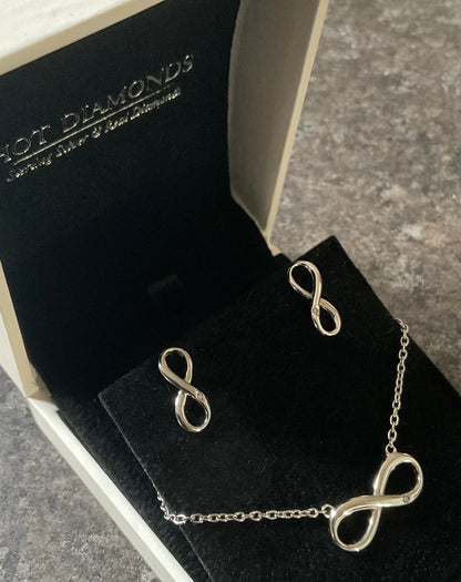 HOT DIAMONDS 925 Sterling Silver and Diamond Infinity necklace and earrings set in Hot Diamonds box