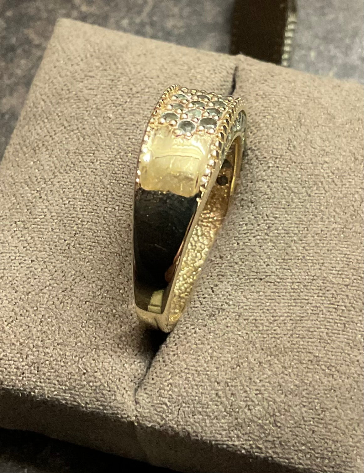 Unisex 9ct Alexandrite three sided pave set band ring size N