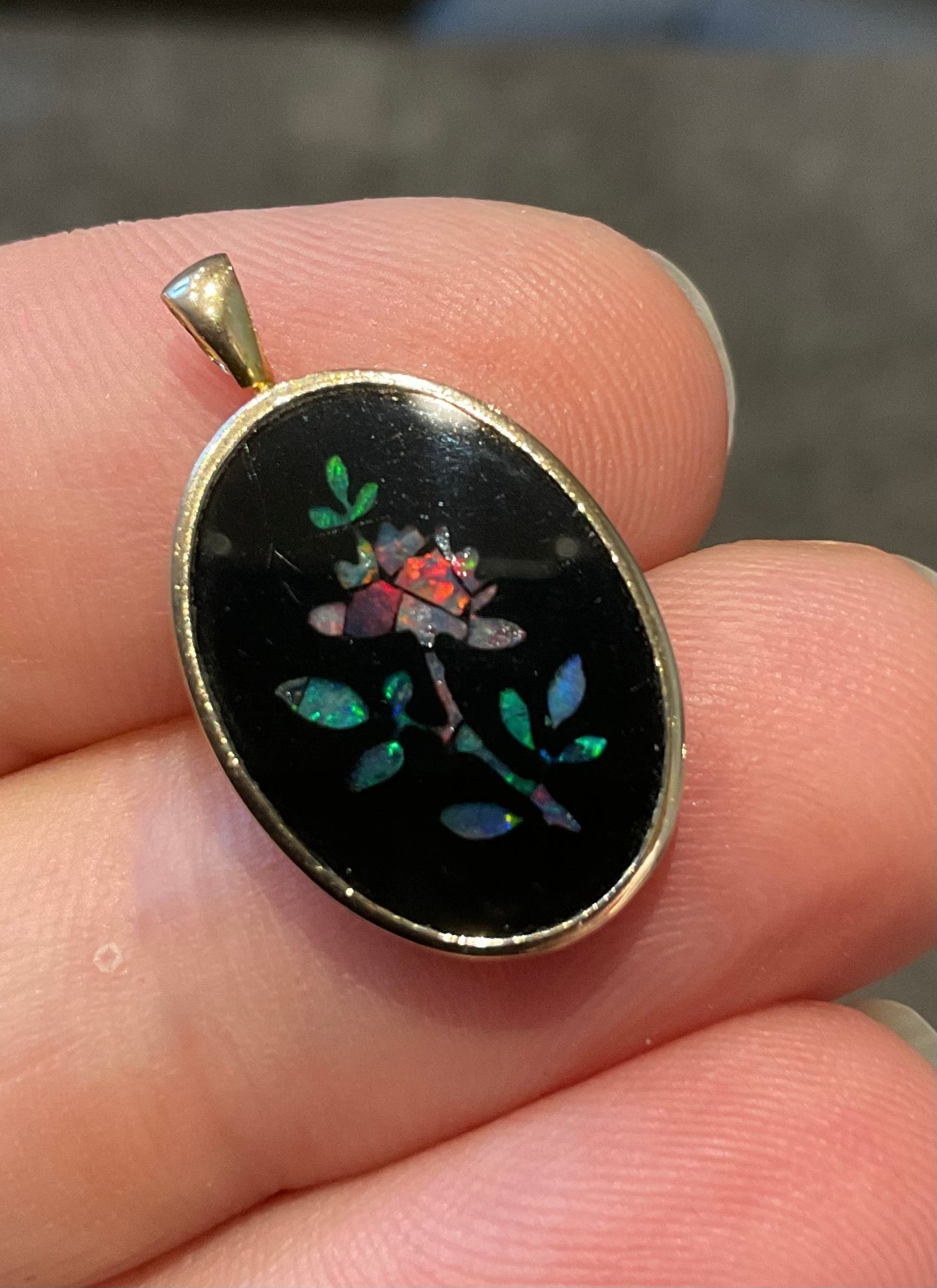 Vintage 14k Floral mosaic Opal Inlay black onyx oval pendant in yellow gold
