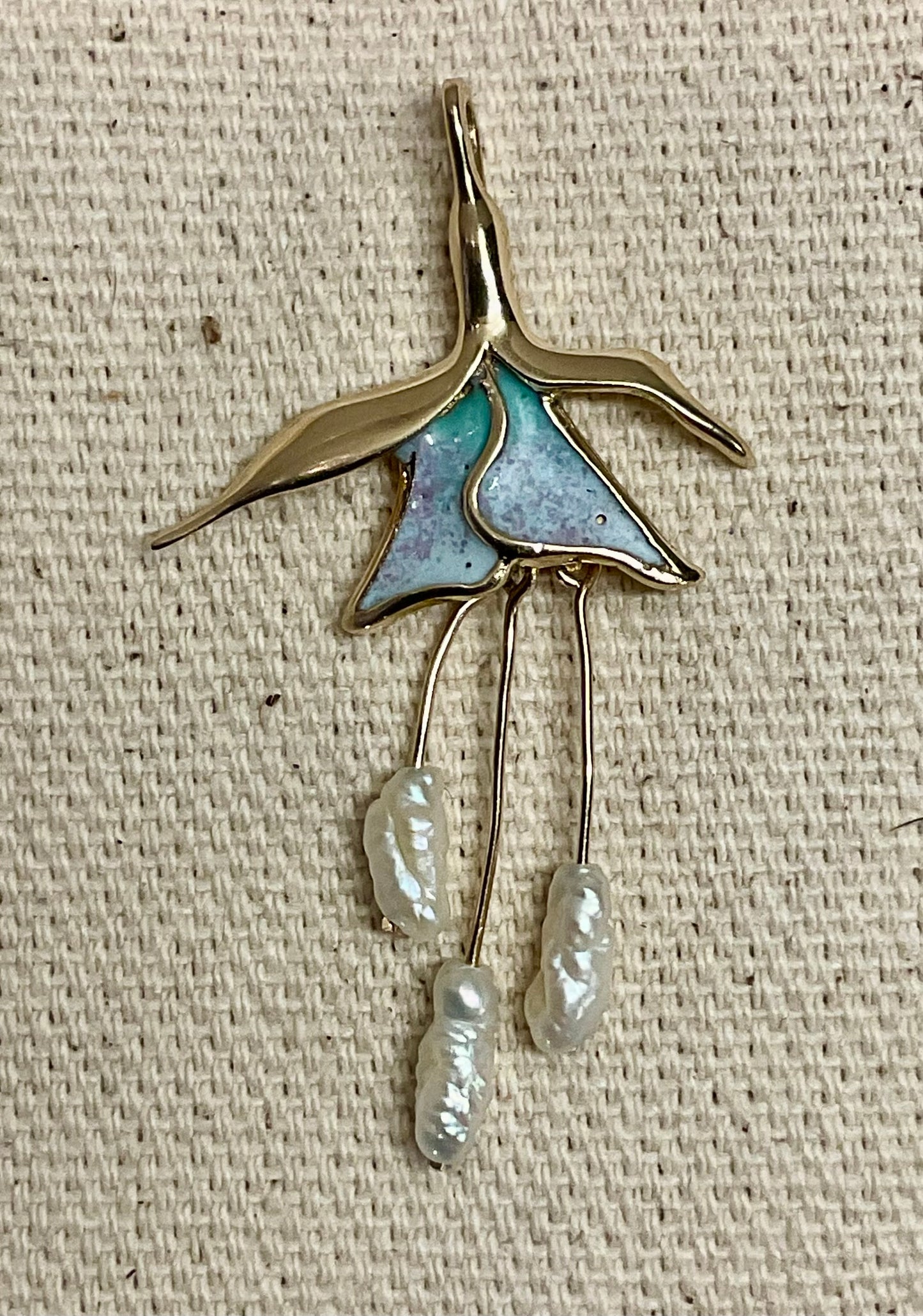 Vintage 9ct Enamel and Rice Pearl Flower pendant in yellow gold Pale blue purple