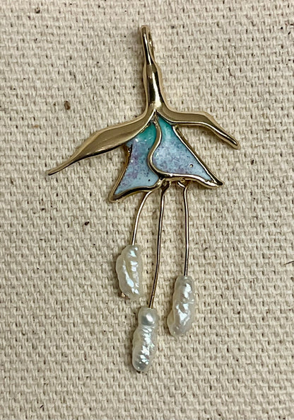 Vintage 9ct Enamel and Rice Pearl Flower pendant in yellow gold Pale blue purple