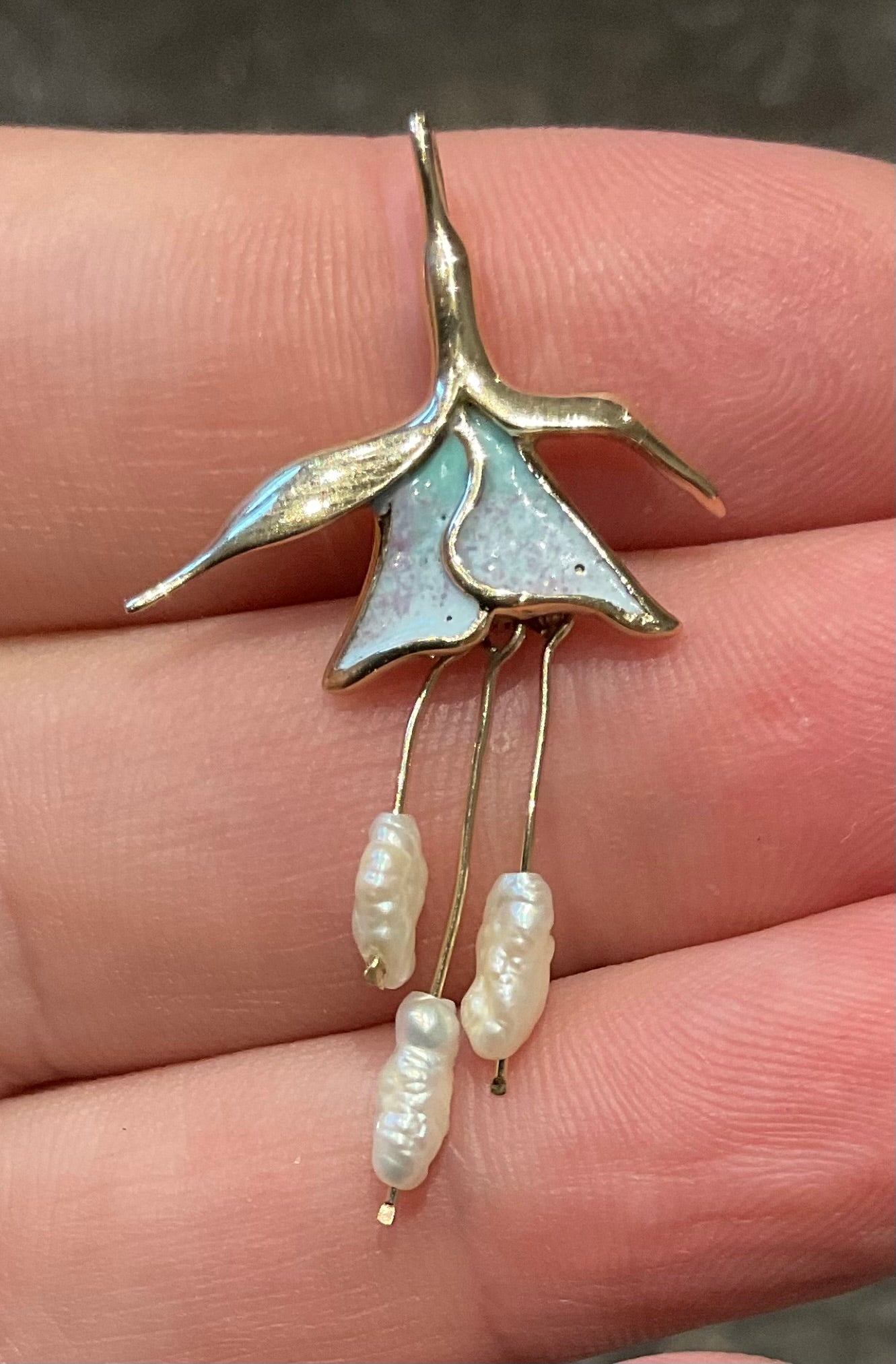 Vintage 9ct Enamel and Rice Pearl Flower pendant in yellow gold Pale blue purple