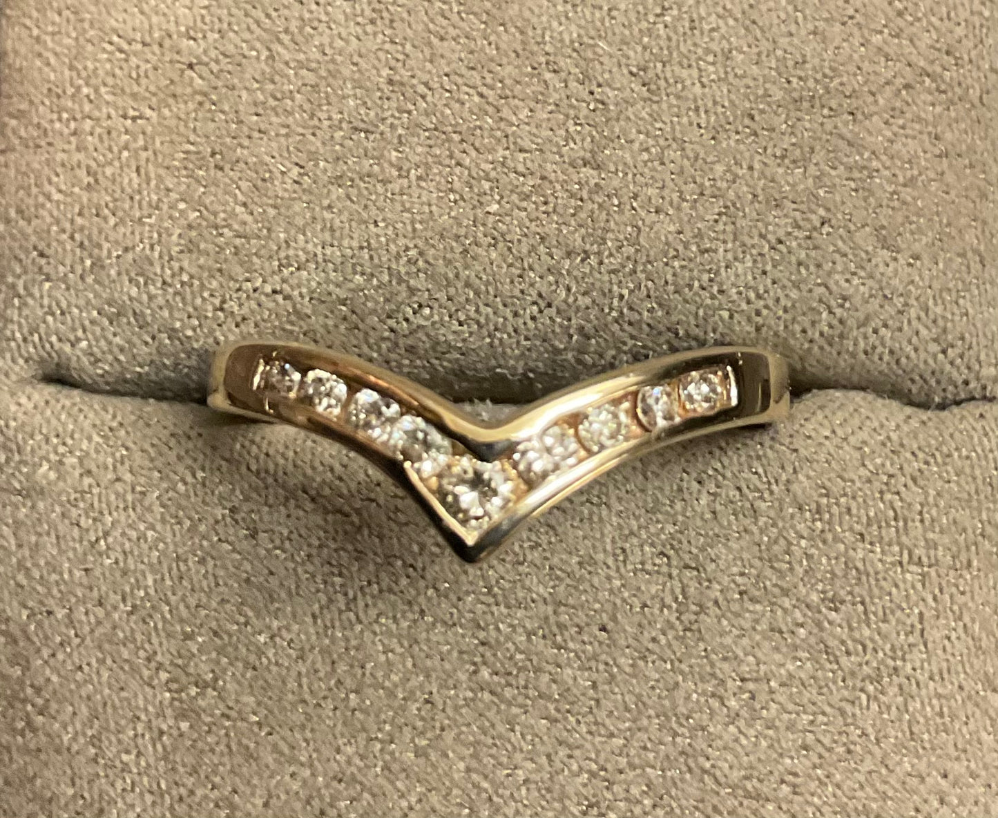 9ct yellow gold 0.25ct Diamond wishbone ring size P