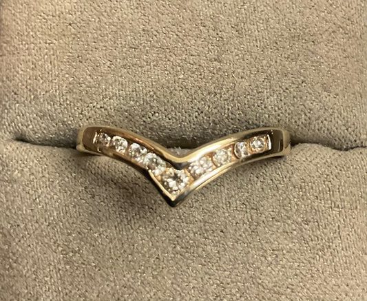 9ct yellow gold 0.25ct Diamond wishbone ring size P