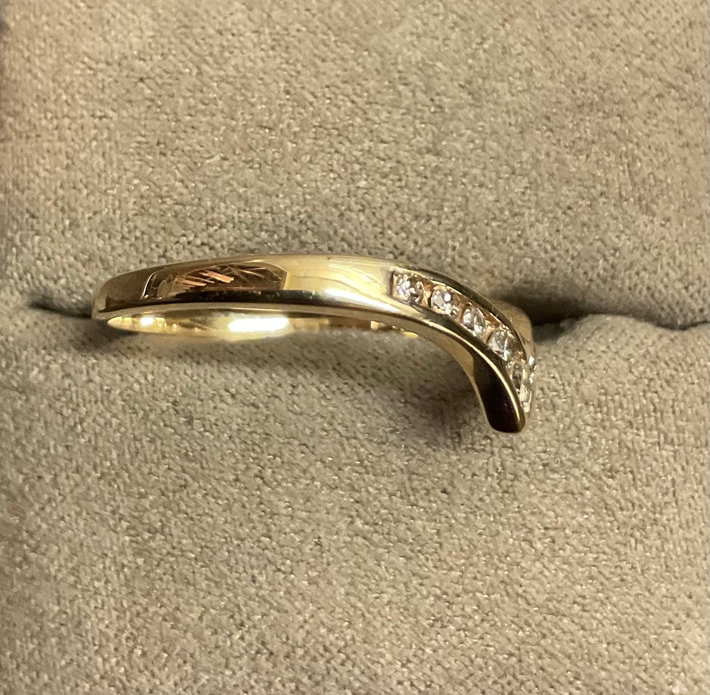 9ct yellow gold 0.25ct Diamond wishbone ring size P