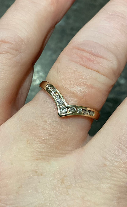 9ct yellow gold 0.25ct Diamond wishbone ring size P