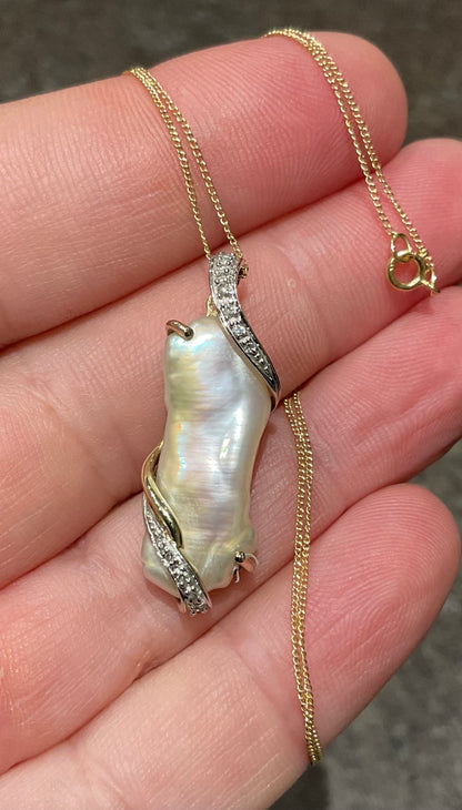 Vintage 9ct Baroque Pearl and Diamond pendant necklace 18” yellow gold